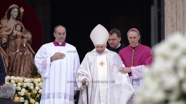 Francisco y la canonizacion 3 Benedicto XVI